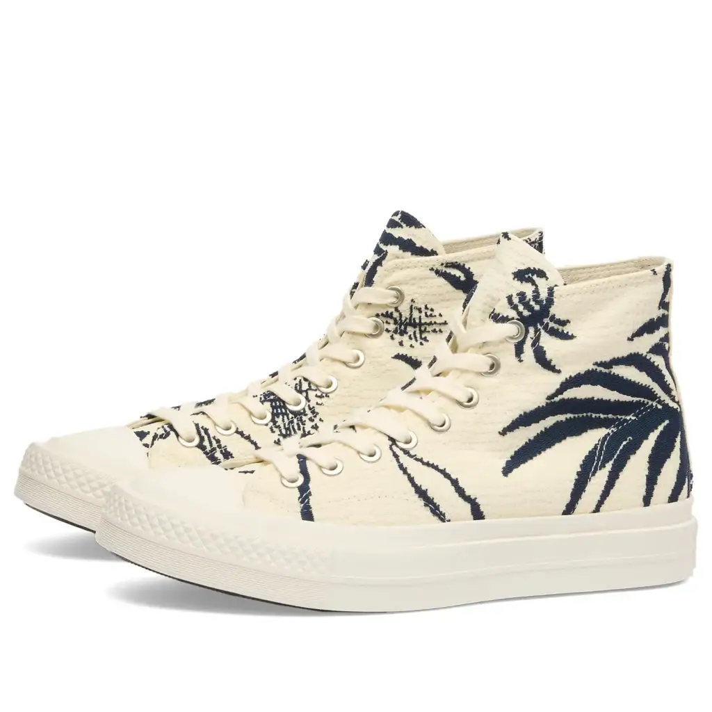 Bequeme High-Top Sneakers mit tropicalem Blättermuster in Weiß und Navy.